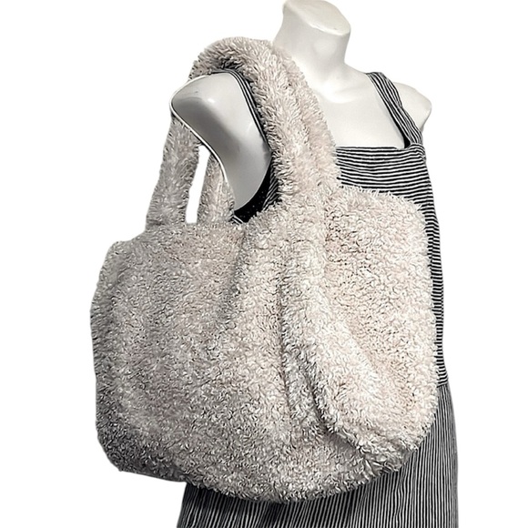 a new day Off White Faux Fur Teddy Sherpa Two Handle Tote Bag Carry On Purse - Picture 9 of 9